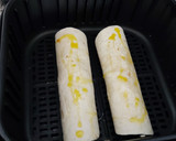 Foto del paso 5 de la receta: Burritos de pollo desmechado con crema de queso, mostaza y guacamole exprés