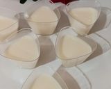 Foto langkah ke 3 dari resep Panna cotta saus strawberry.