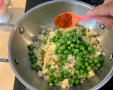 A picture of step 2 of Peas aloo subji.
