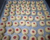 Foto langkah ke 7 dari resep Strawberry Thumbprint Cookies.