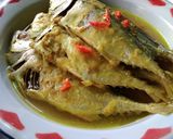Foto langkah ke 4 dari resep Pindang Kuning Ikan Gembung.