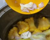 Foto langkah ke 3 dari resep Sayur Bening Daun Kelor.
