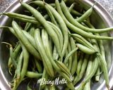 A picture of step 1 of Airfried Crispy French Beans.