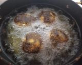 A picture of step 4 of Kuttu ke pakode.