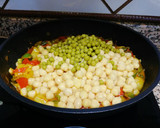 Foto del paso 4 de la receta: Garbanzos salteados con verduras