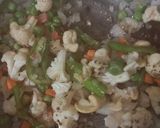 A picture of step 3 of Veggie daliya upma.