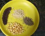 (மீதமான)இட்லி முட்டை உப்புமா(Egg idli upma recipe in tamil) ரெசிபி ஸ்டேப் 2 புகைப்படம்