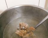 Hình bước làm 2 của món Canh sườn hạt sen rau củ