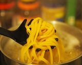 รูปขั้นตอนการทำที่ 1 ของ พาสต้าไก่สับ (สูตรออสเตรเลีย)