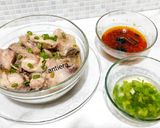 Foto langkah ke 4 dari resep Ayam Kukus, Garlic chili oil, Minyak daun bawang.