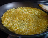 Foto del paso 4 de la receta: Arroz a la cúrcuma con pollo y pimientos asados