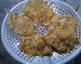 Foto langkah ke 5 dari resep bakwan sayur sederhana.