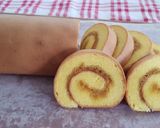 Foto langkah ke 4 dari resep Roll Cake isi selai nenas.