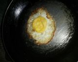 Foto langkah ke 2 dari resep Mie goreng pedas telur Ceplok.