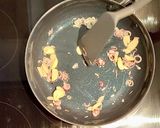 Foto langkah ke 4 dari resep Spicy and sweet mussels.