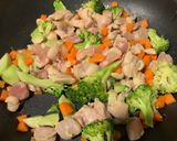 รูปขั้นตอนการทำที่ 1 ของ ข้าวผัดไก่