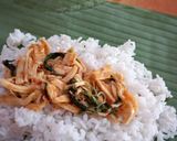 Foto langkah ke 5 dari resep Nasi Bakar Teflon Ayam Suwir Kemangi.