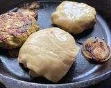 A picture of step 5 of Chicken burger.