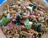 Foto langkah ke 5 dari resep Kwetiau goreng.