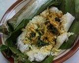 Foto langkah ke 8 dari resep Nasi Bakar Ayam Suwir tidak pedas.