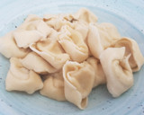 Foto del paso 4 de la receta: Tortellini de 4 quesos con salsa de nata y champiñones