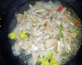 Foto langkah ke 2 dari resep Sop Jamur Barat Simple.