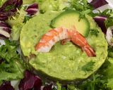 Foto del paso 10 de la receta: Tartar de palitos de cangrejo, langostinos y guacamole