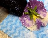 A picture of step 3 of Candy flowers.