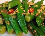 Hình bước làm 3 của món Đậu bắp xào tỏi