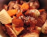 Hình bước làm 3 của món Nấm đông cô kho ngũ vị (bò kho chay)