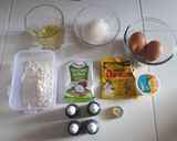 Foto langkah ke 1 dari resep Rainbow Cake Kukus Lembut 2 Telur No Mixer.