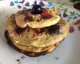 Foto del paso 4 de la receta: Banana-avena-frutos rojos pancakes