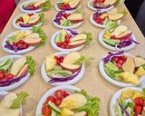 Foto langkah ke 5 dari resep Veggie & Tropical Fruit Salad.