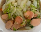 Foto langkah ke 4 dari resep Tumis sawi putih sosis.