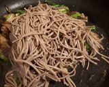 Foto del paso 5 de la receta: Fideos soba con setas y espárragos
