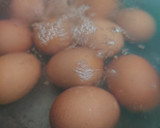 Foto del paso 1 de la receta: Huevos rellenos de bonito en tomate (rec. de aprovechamiento)