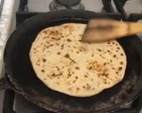 A picture of step 7 of Paneer potato paratha.
