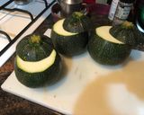 Foto del paso 1 de la receta Bomba de calabacín relleno de verduras y pollo