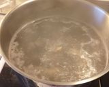 Foto del paso 1 de la receta: Sopita de pollo de la abuela con pollo a la mantequilla🍗🥘👵