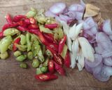 Foto langkah ke 2 dari resep Ikan Tongkol Pedas Manis.