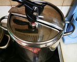 Φωτογραφία βήματος 7 της συνταγής Μαύροι γίγαντες στην χύτρα με πράσο, πιπεριές και καρότο