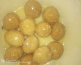 A picture of step 4 of 2 ingredients mini donuts.