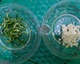 Foto langkah ke 1 dari resep Nasi Daun Jeruk dengan Udang dan Sambal Matah.