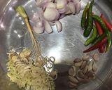 รูปขั้นตอนการทำที่ 2 ของ “หมูสามชั้นผัดสะตอ”