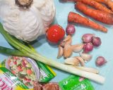 Foto langkah ke 1 dari resep Sayur Sop Bakso Sederhana.