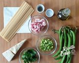 Foto del passaggio 1 della ricetta Spaghetti Fave, Guanciale e crema di Pecorino Romano