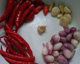 Foto langkah ke 2 dari resep Semur daging pedas.