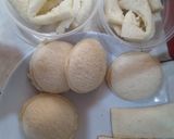 Foto langkah ke 4 dari resep Risol roti dan roti goreng isi coklat.