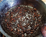 Foto del paso 8 de la receta: Calamarcitos en su tinta encebollados y roneados