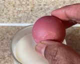 A picture of step 4 of Pink tea chocolate bombs.
